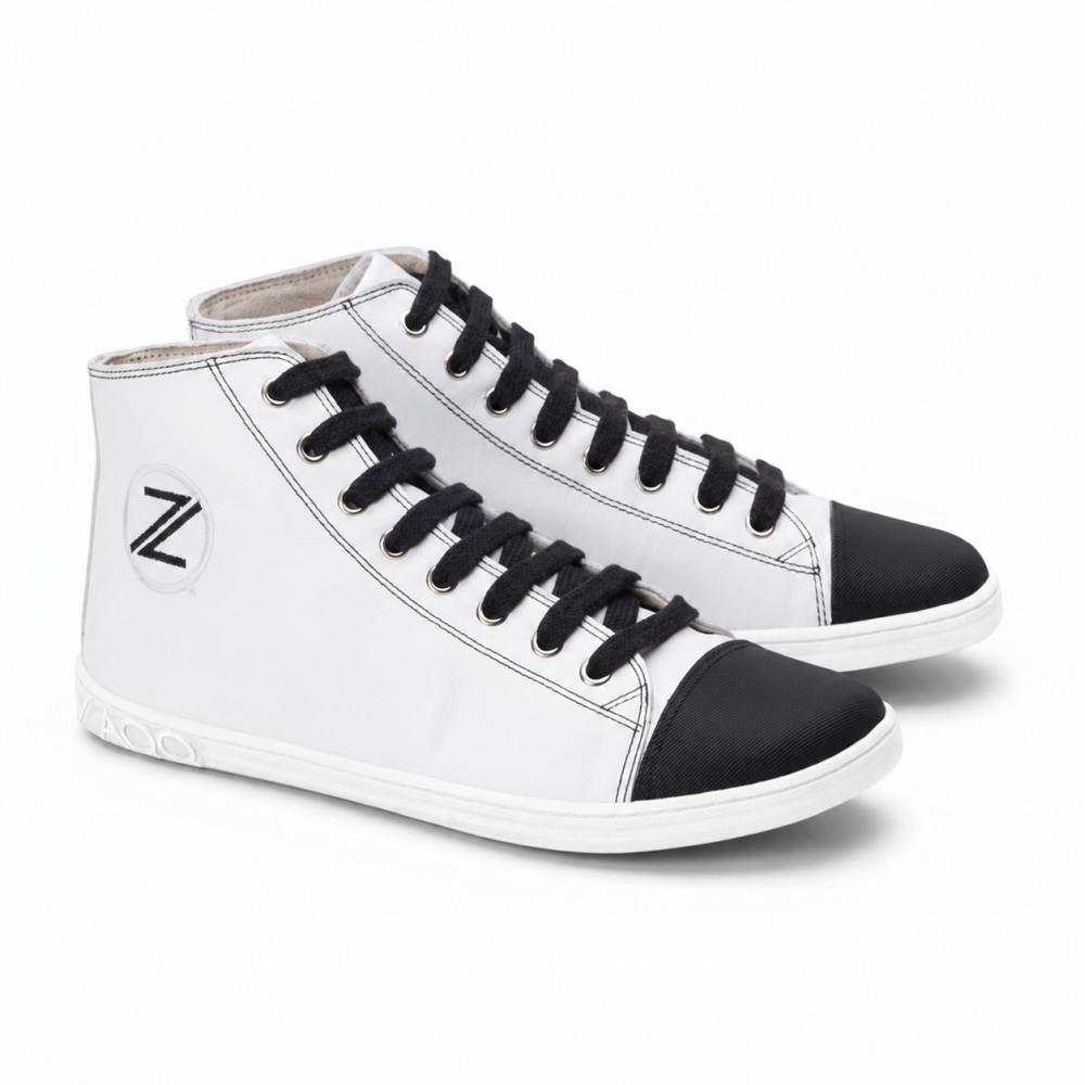 biały High Top Sneaker z gładkiej skóry z czarnymi sznurówkami jako buty barefoot z całkowicie płaską podeszwą