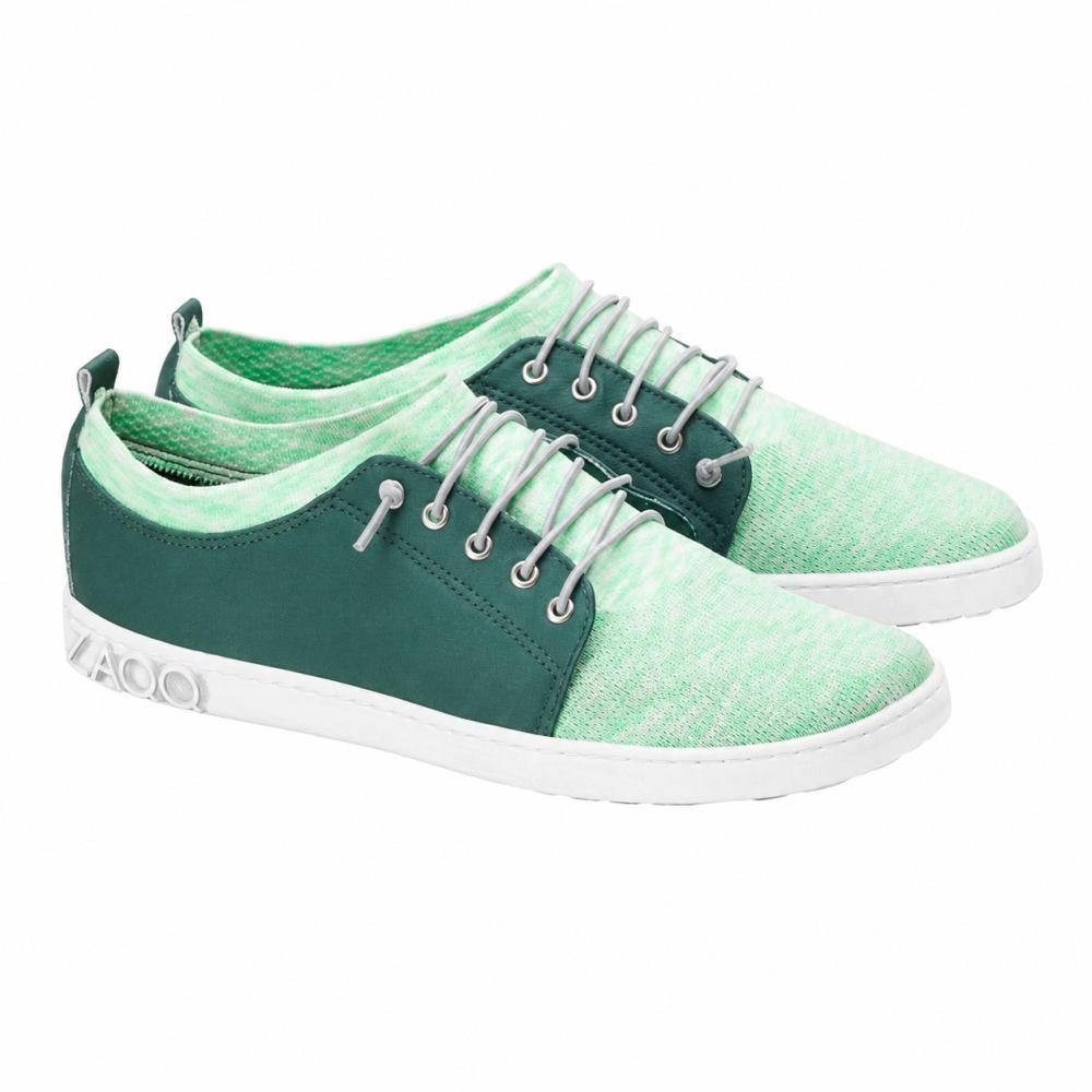 Przedstawiamy QRIS Green Sneaker od ZAQQ: stylową parę miętowych butów rekreacyjnych z białą podeszwą, ciemnozielonymi akcentami i białymi sznurówkami. Te sneakersy wyróżniają się nowoczesnym, sportowym designem i są idealne na każdą przygodę.