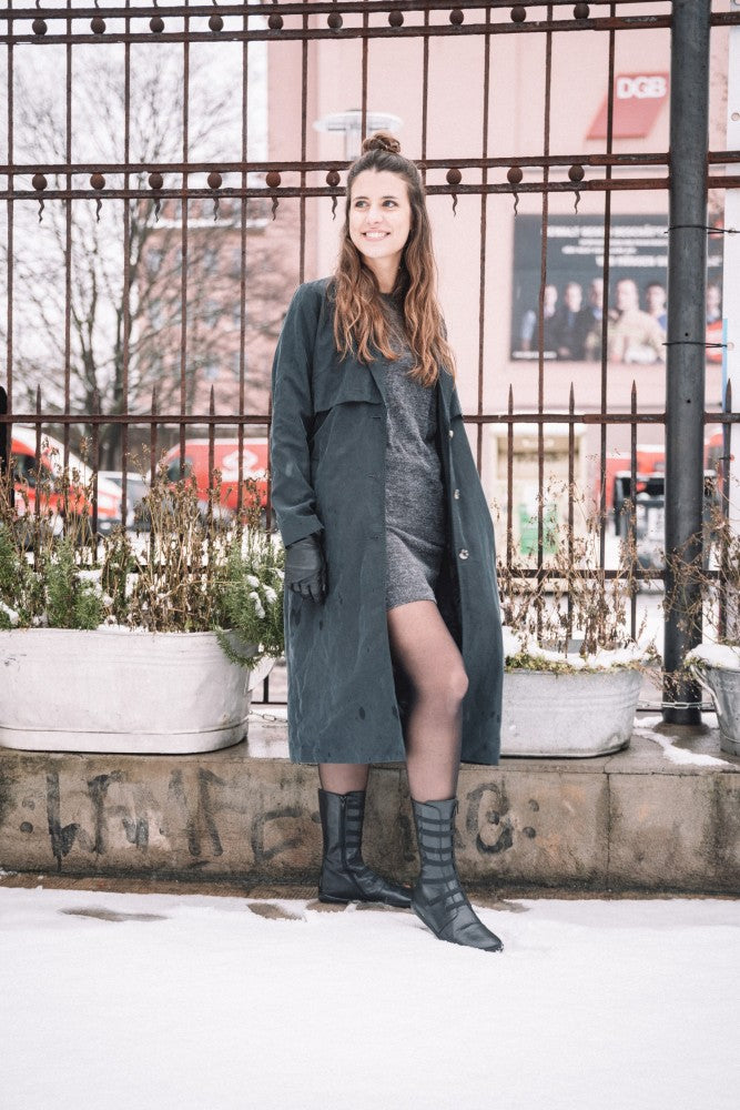 Attraqt stretch black